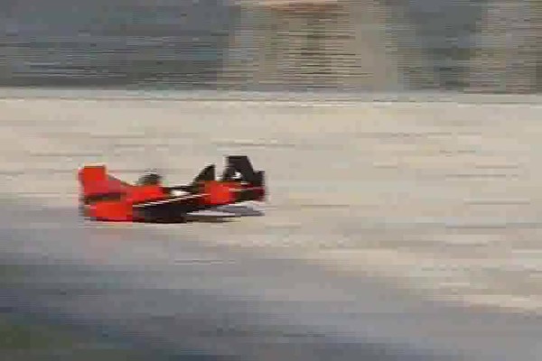 Radio - controlled Hydro - fly Boat / Plane - image 10 from the video